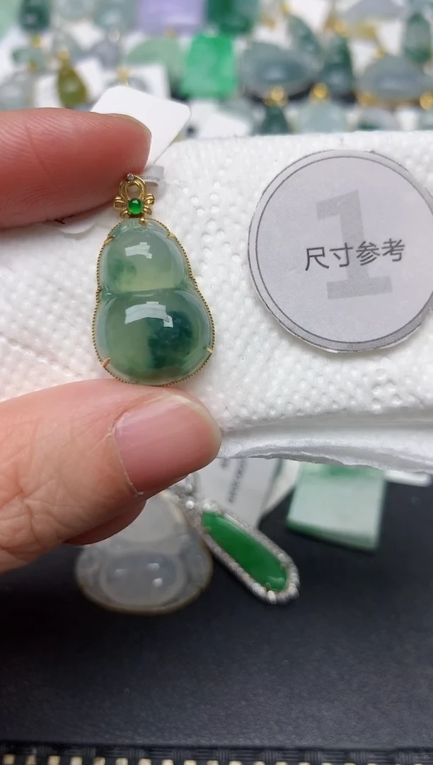 颈饰18K金镶嵌翡翠天然缅甸A货翡翠