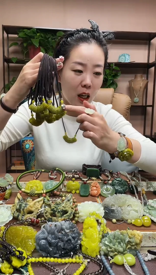 未镶嵌岫玉吊坠多样性发货发其中之一