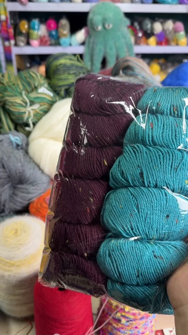 羊毛日本羊毛彩豆湖蓝深酒红0.8斤