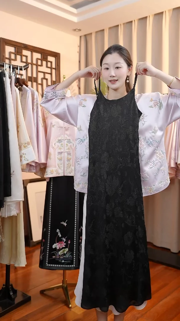 刺绣黑色花罗吊带 桑蚕丝非遗苏绣服饰