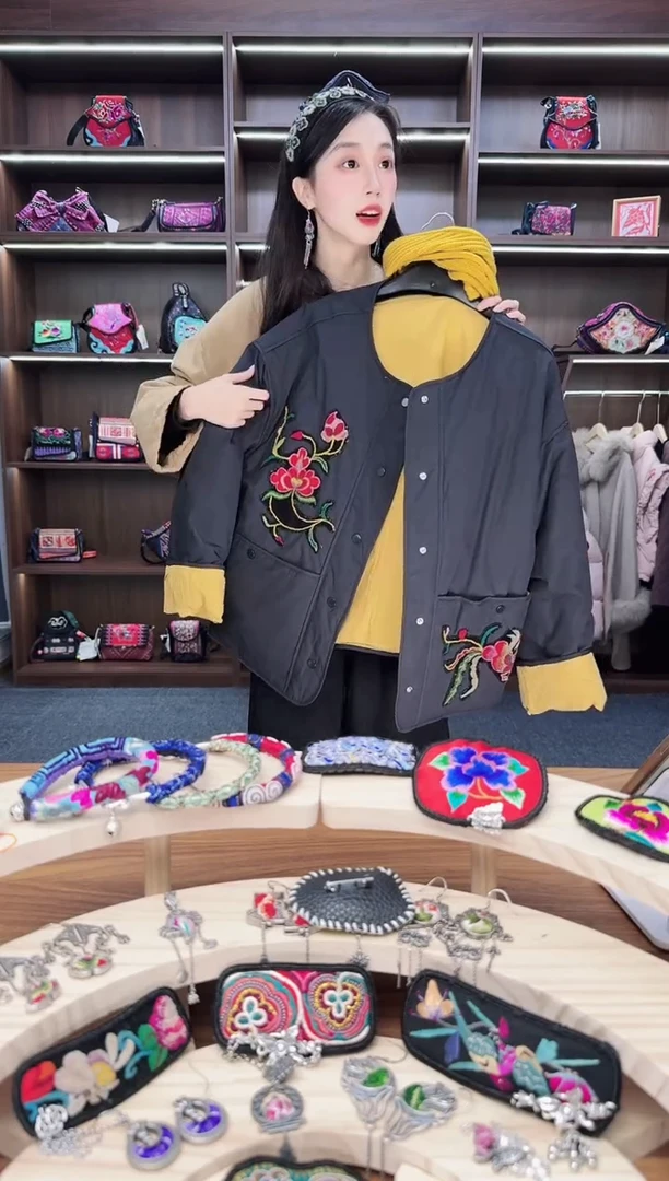 织绣A158蒙阿苏苗绣传承