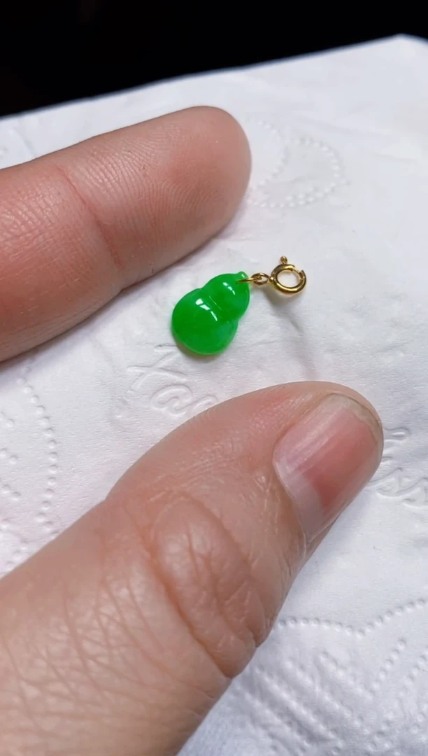 颈饰18K金镶嵌翡翠葫芦
