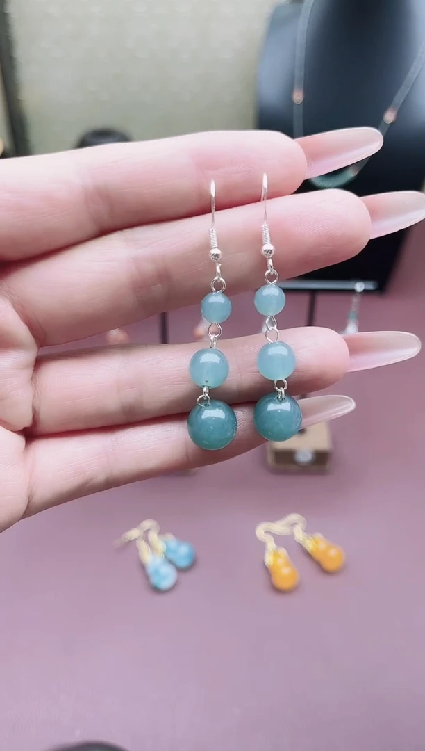 未镶嵌石英质玉（天山翠）耳饰950