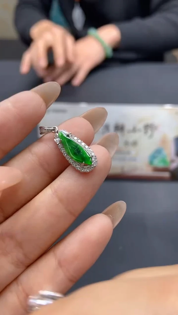 【闪购商品】翡翠颈饰未镶嵌天然翡翠A货52