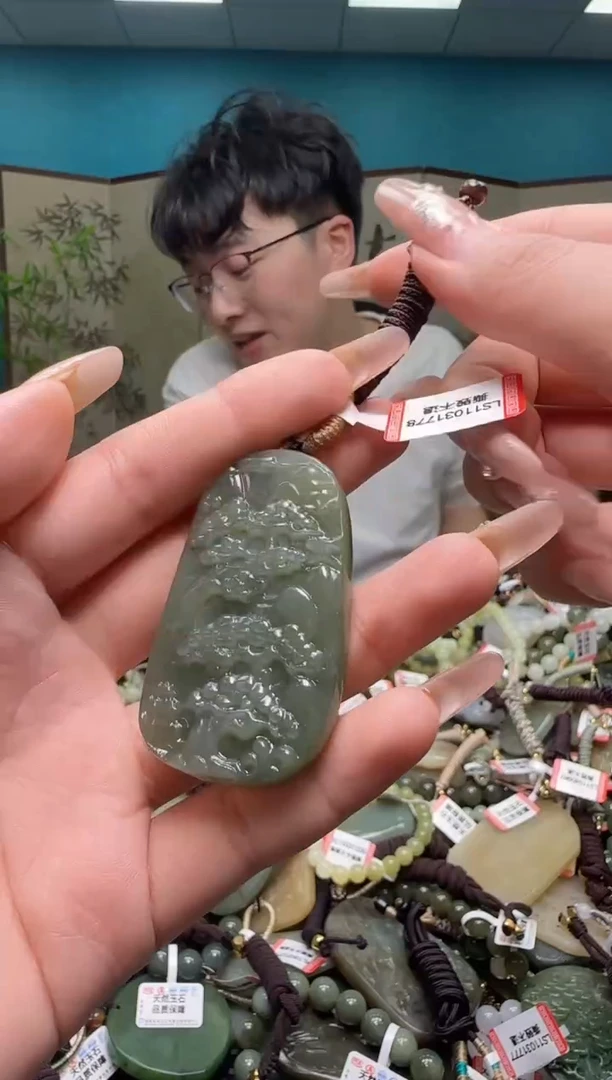 颈饰未镶嵌和田玉多样性发一