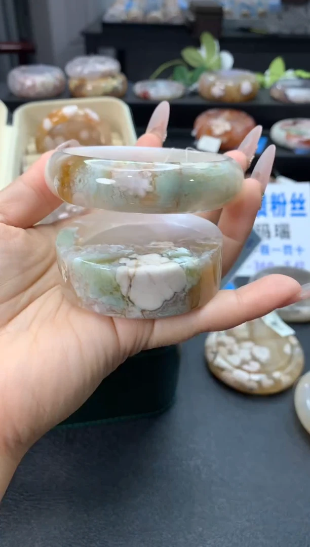 未镶嵌手镯石英质玉（60-61圈口）赠送镯心