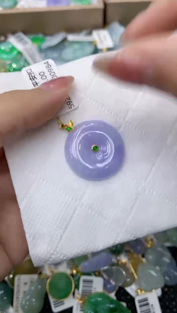 翡翠18K金镶嵌颈饰111111111