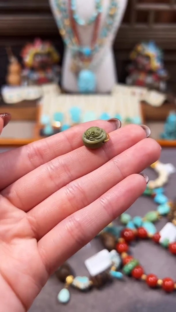 未镶嵌绿松石配饰金蟾