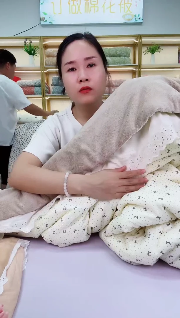 新款婴儿绒大豆冬被带花边