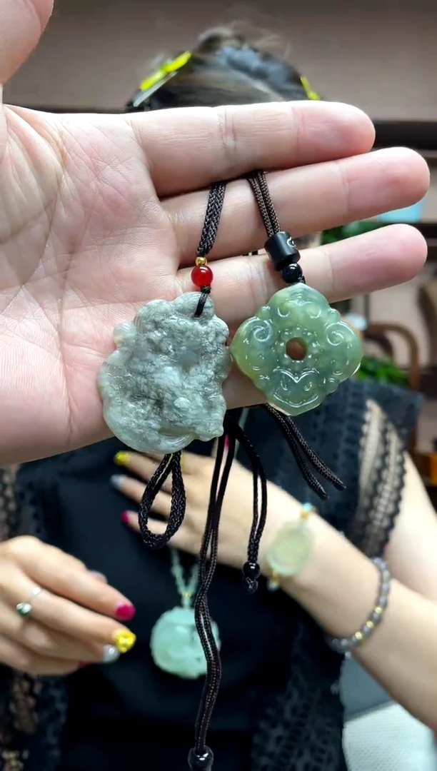 岫玉未镶嵌吊坠·