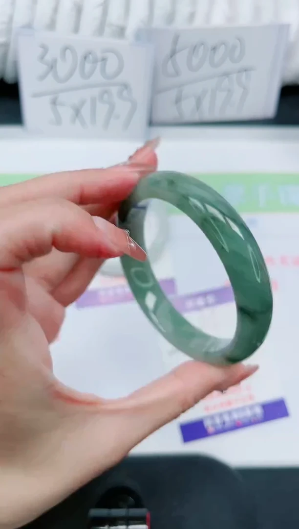 【闪购商品】石英质玉手镯未镶嵌35