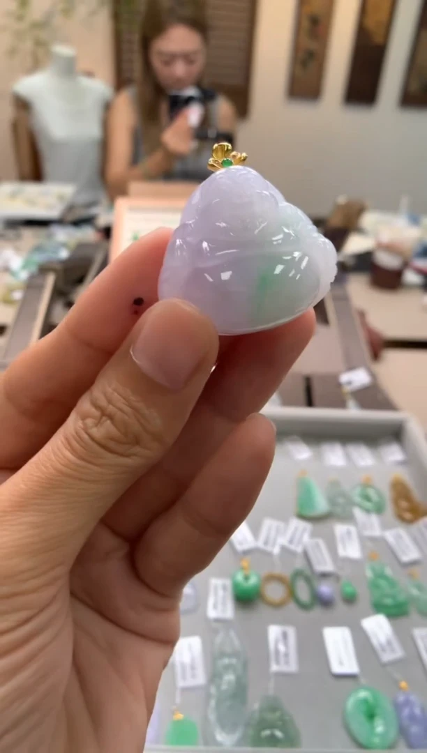颈饰18K金镶嵌翡翠佛公