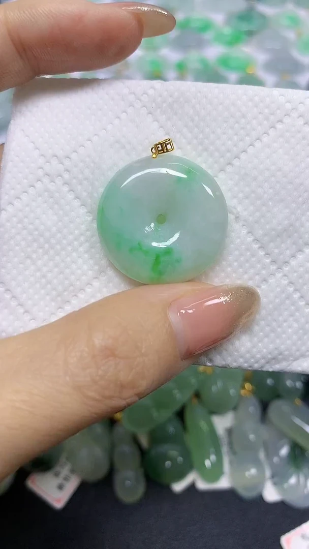 颈饰18K金镶嵌翡翠A货