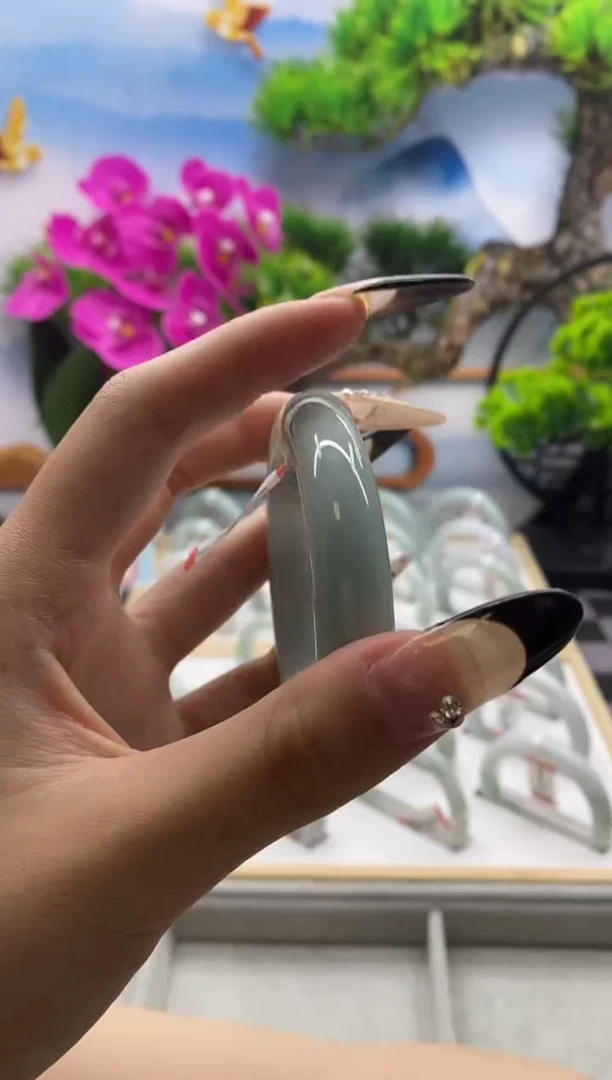 翡翠手镯未镶嵌翡翠AAAAA