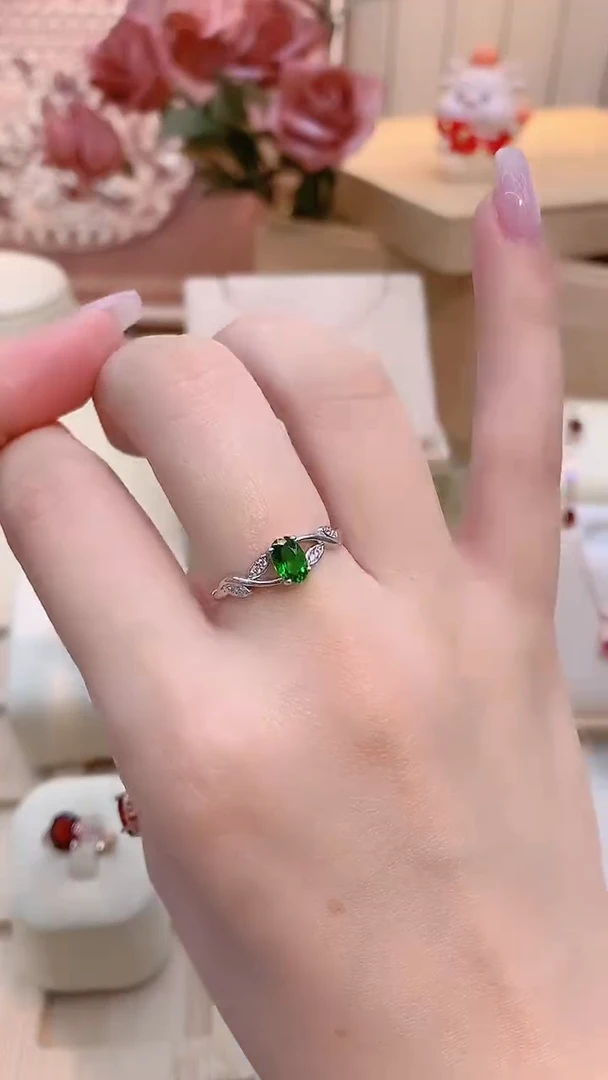 银S925镶嵌透辉石戒指春藤