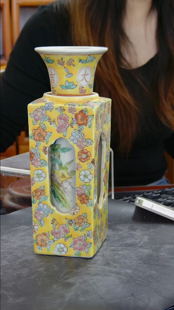 瓶黄地粉彩花鸟纹四方转心瓶#1004#