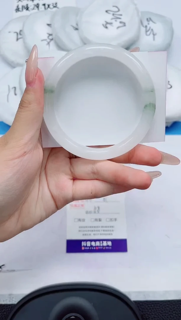 石英质玉手镯未镶嵌148-60/61