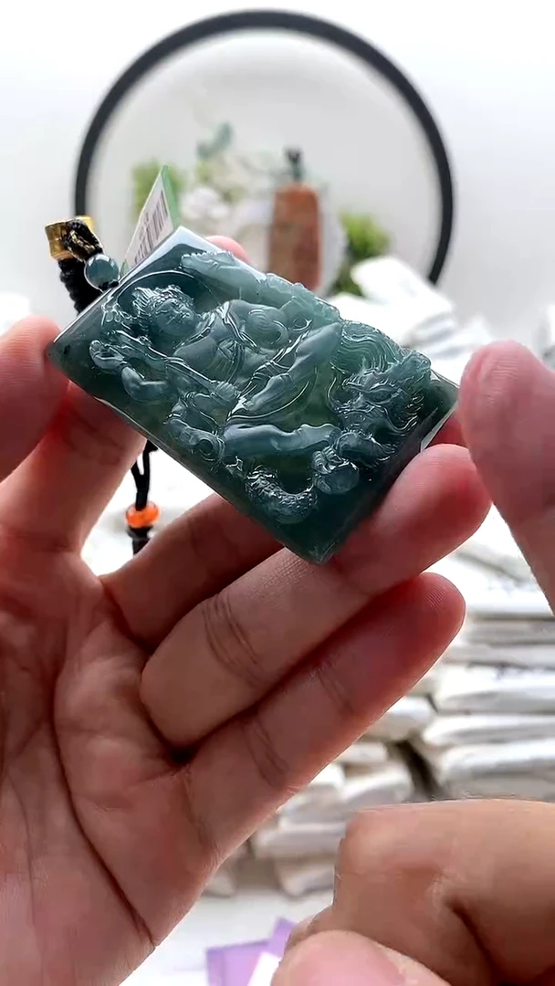 颈饰未镶嵌翡翠不动明王