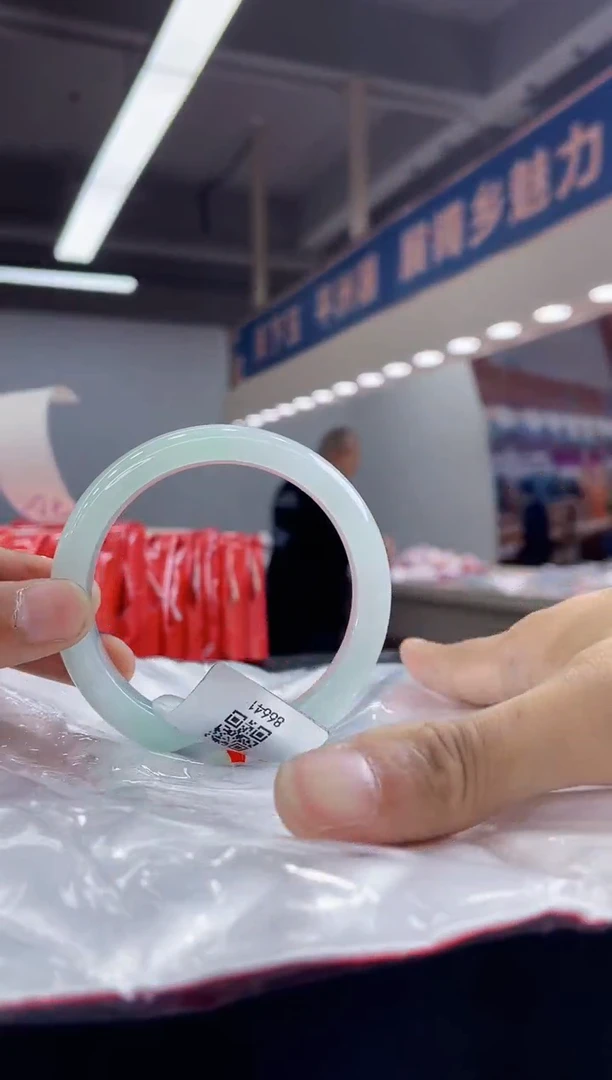 翡翠手镯未镶嵌手镯3