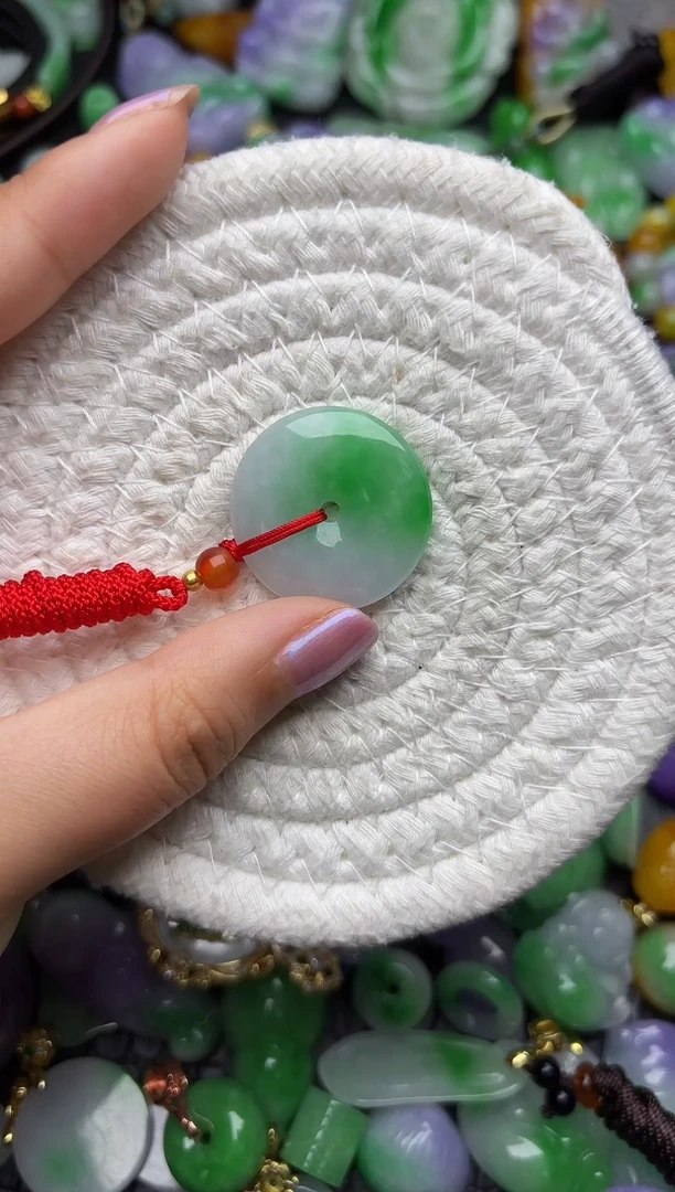 颈饰未镶嵌翡翠缅甸翡翠吊坠