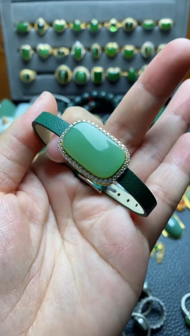 【闪购商品】和田玉手牌18K金镶嵌手牌