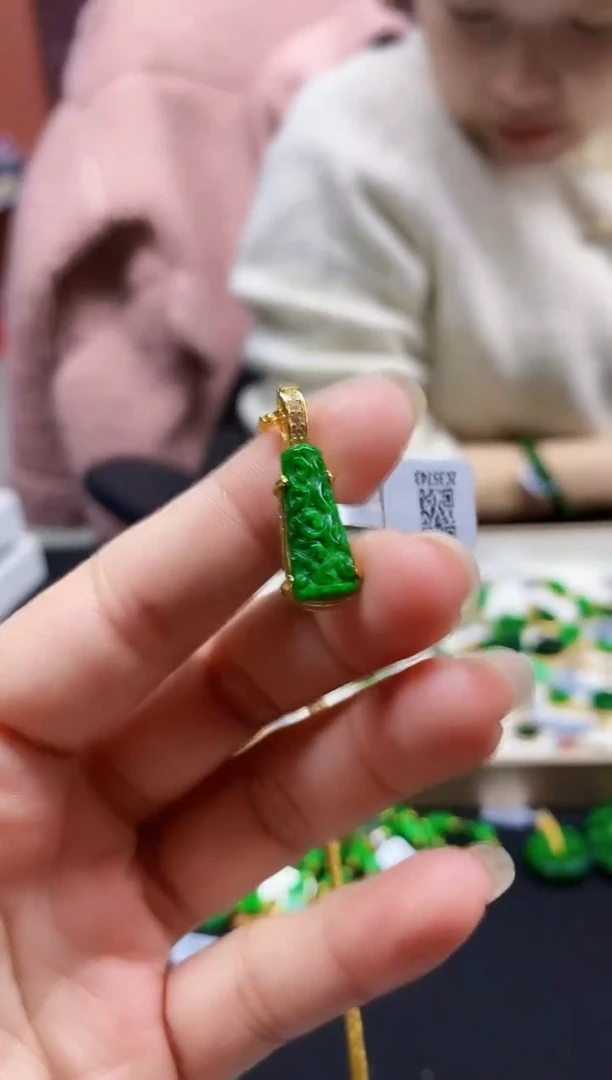 颈饰未镶嵌翡翠翡翠吊坠-56