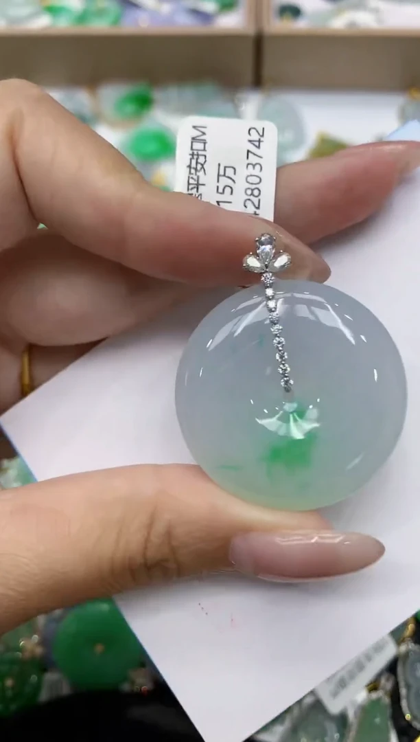 翡翠18K金镶嵌颈饰111111111