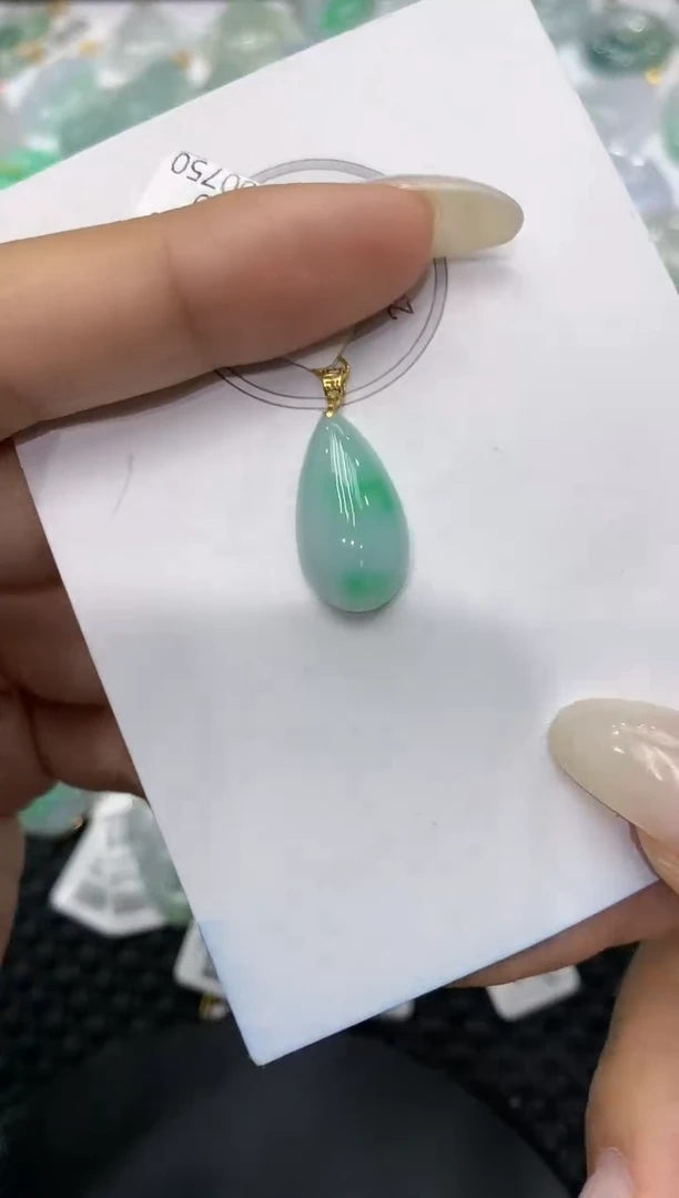颈饰18K金镶嵌翡翠111111111111
