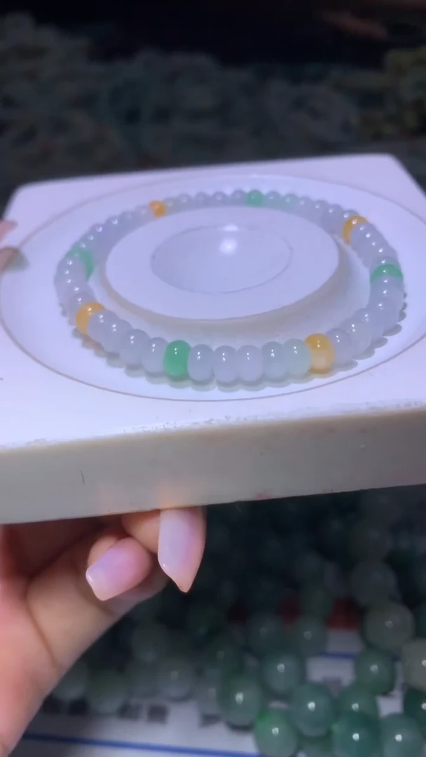 翡翠未镶嵌颈饰MXX013683