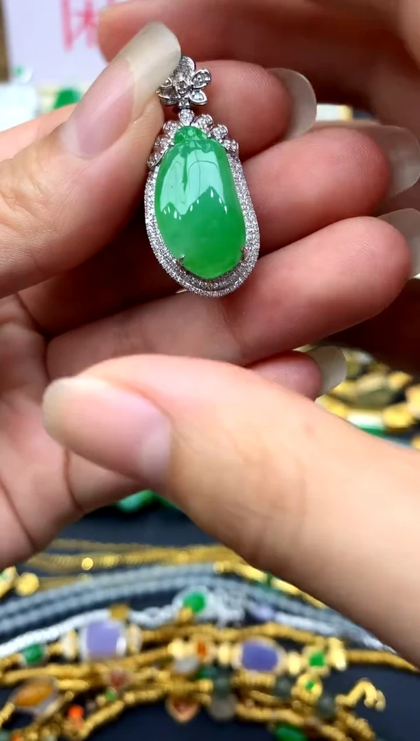 颈饰18K金镶嵌翡翠412-中国好珍宝