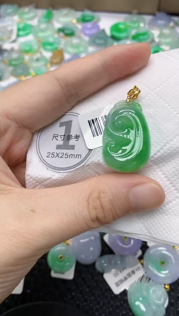 翡翠18K金镶嵌颈饰11111111