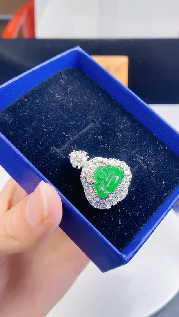 颈饰未镶嵌翡翠