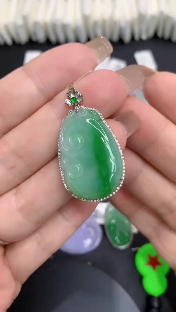 吊坠(不含链)18K金镶嵌翡翠1111