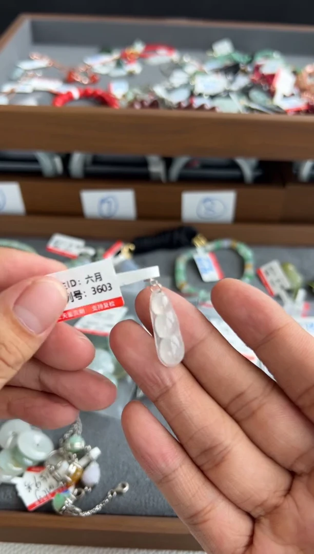 翡翠未镶嵌颈饰3603号