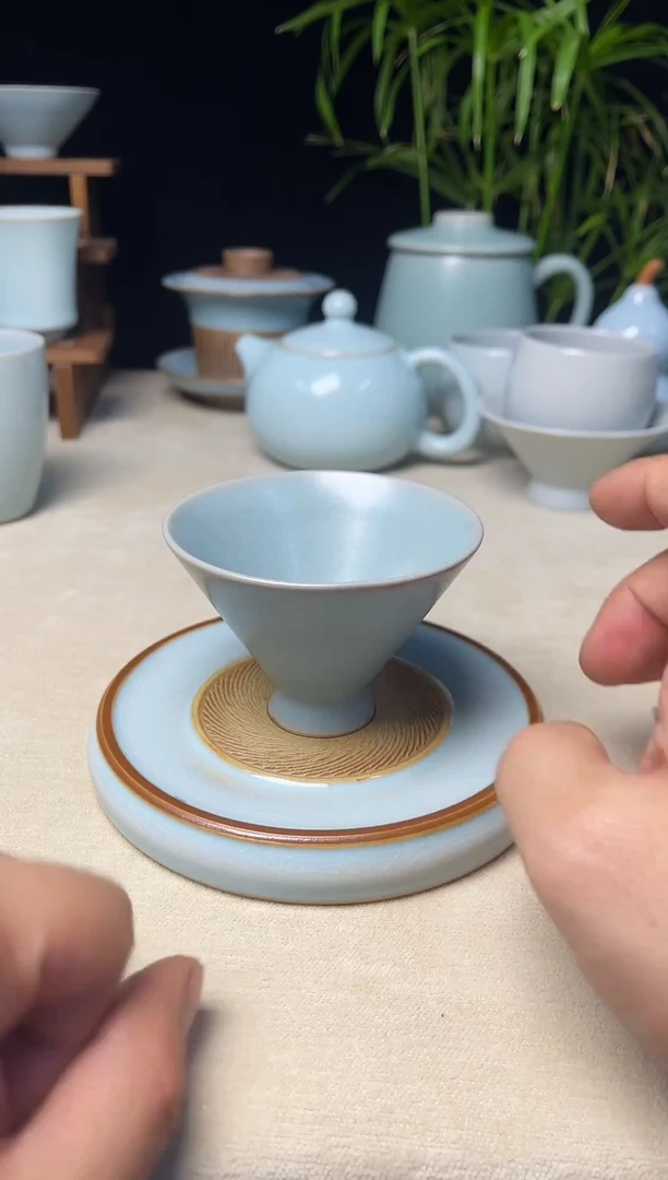 微瑕仿古釉斗笠杯