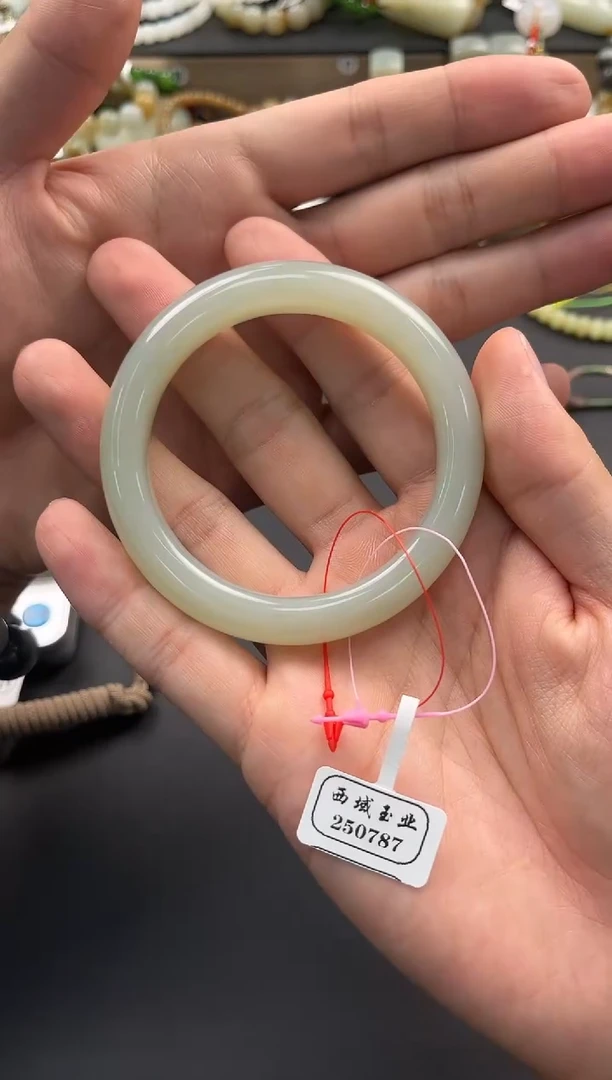 未镶嵌手串和田玉且末青白手镯卡58.1微色差