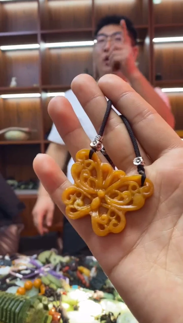 未镶嵌蛇纹石玉吊坠