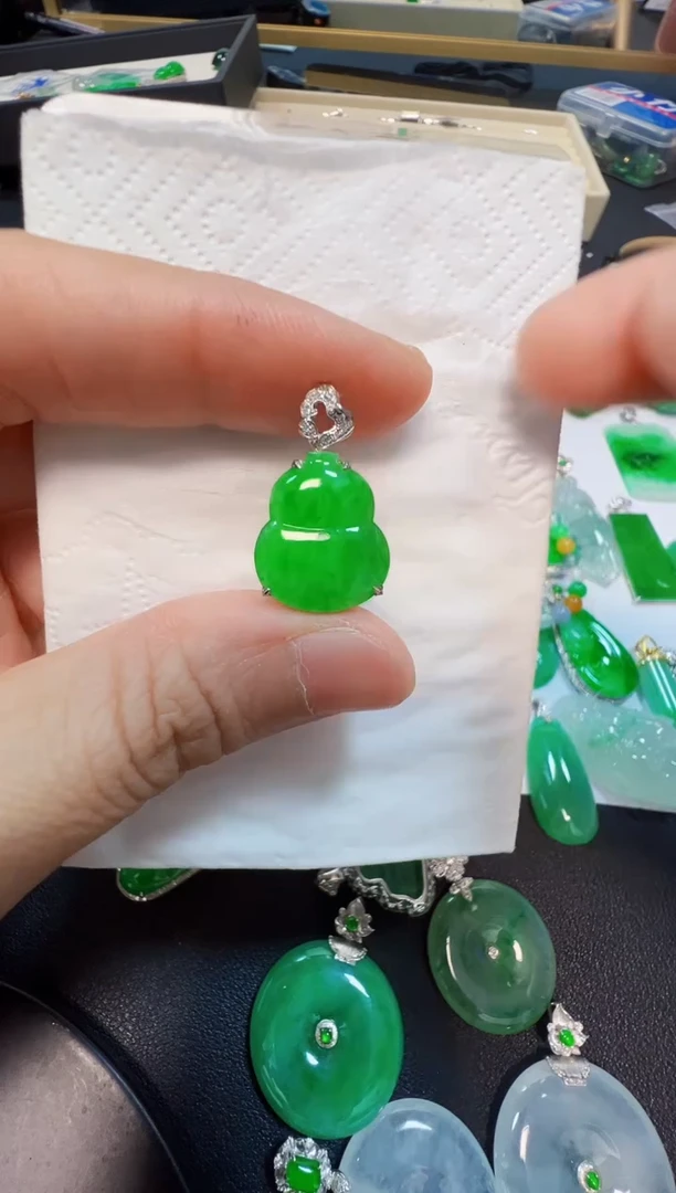 吊坠(不含链)18K金镶嵌翡翠2980
