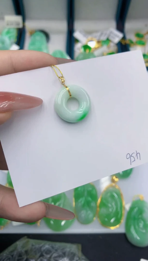 颈饰18K金镶嵌翡翠11111