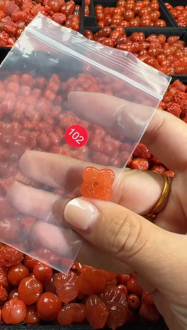 颈饰未镶嵌南红玛瑙1