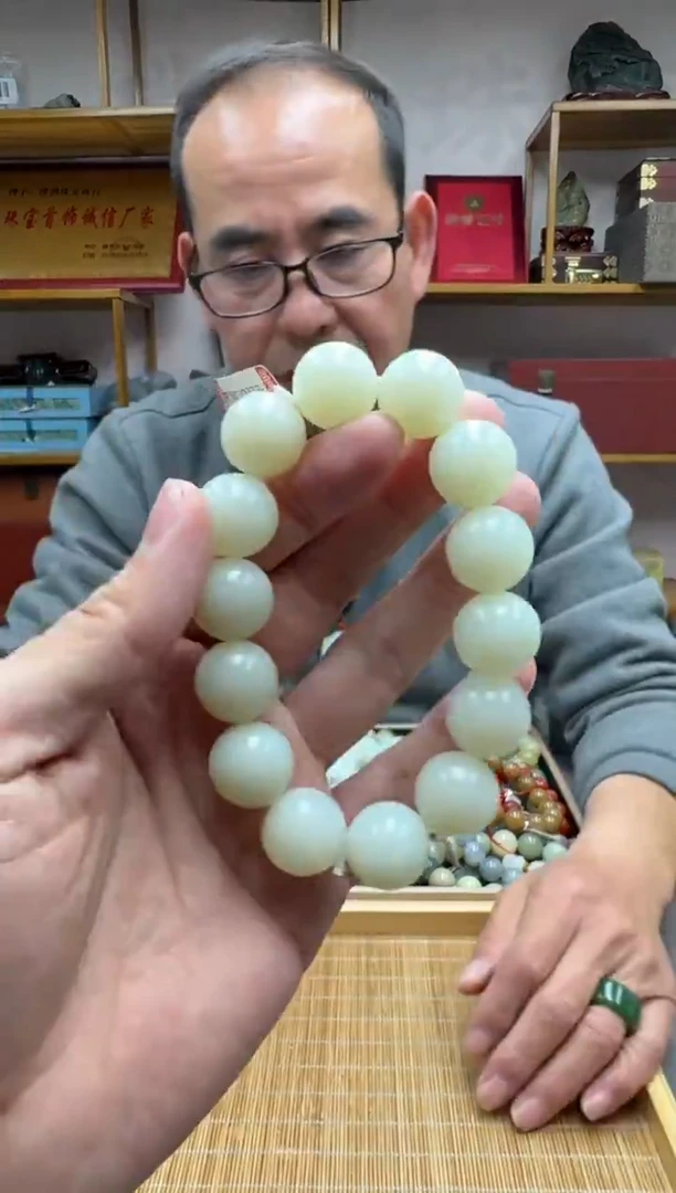 未镶嵌手链和田玉16山流水