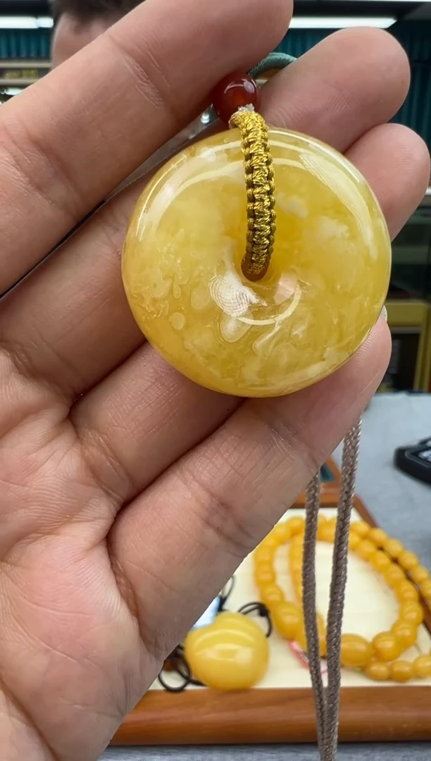 未镶嵌颈饰琥珀16秒拍号 假一罚三