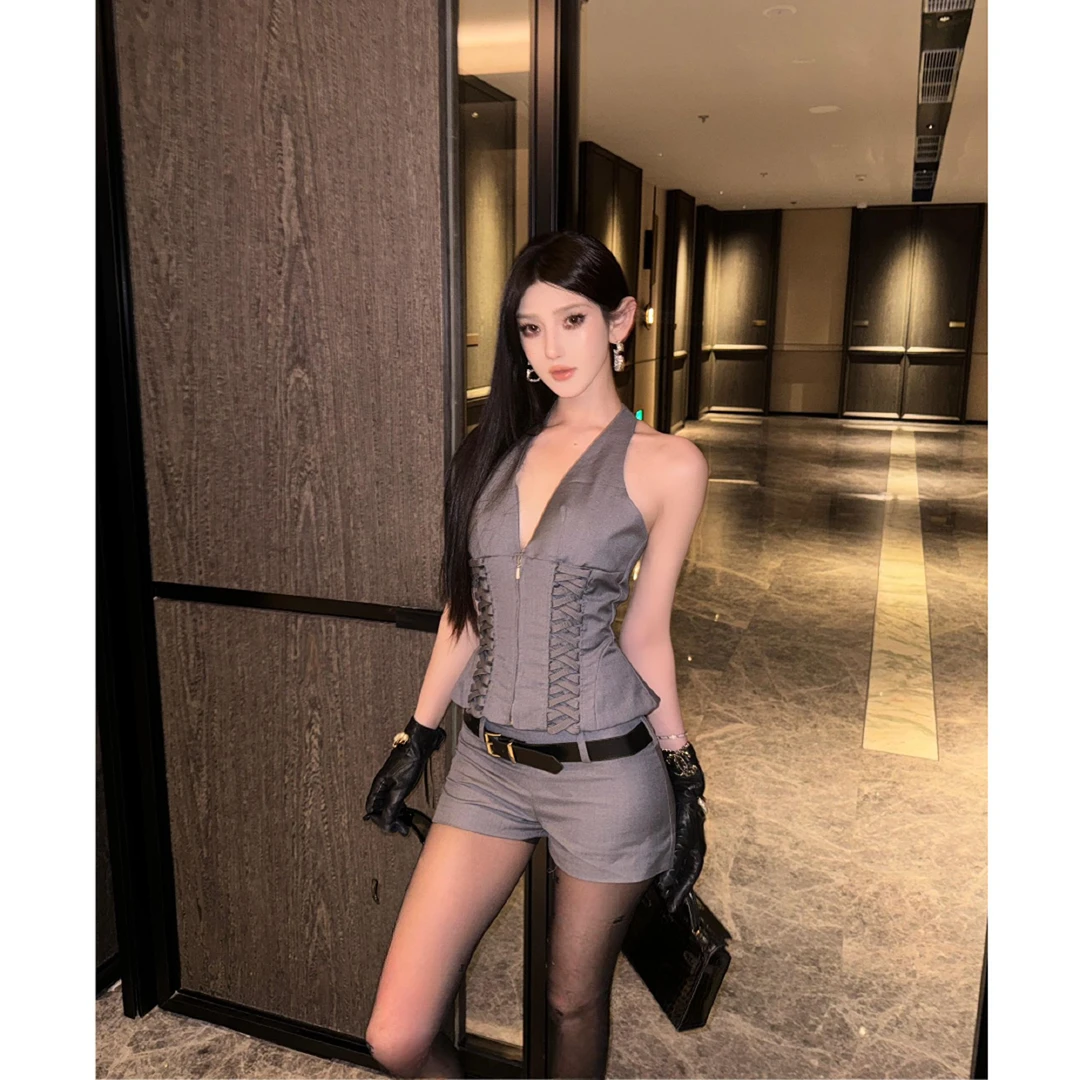 复古时尚V领挂脖拉链吊带背心纯欲性感上衣配显瘦高腰短裤两件套