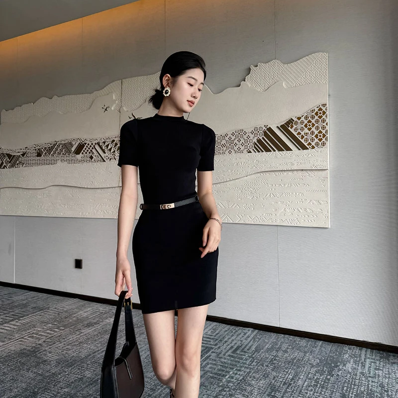 高级感显身材轻奢圆领短袖连衣裙御姐风修身职业包臀裙气质小黑裙