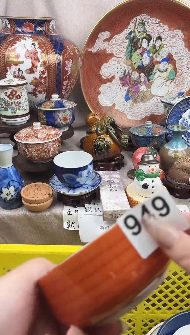 瓷器何****铺漂亮的瓷器，默认微瑕，介意慎拍