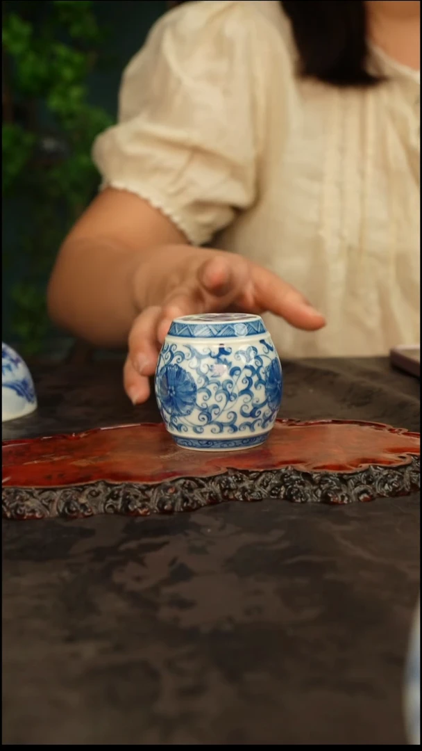 青花手绘山水盖置