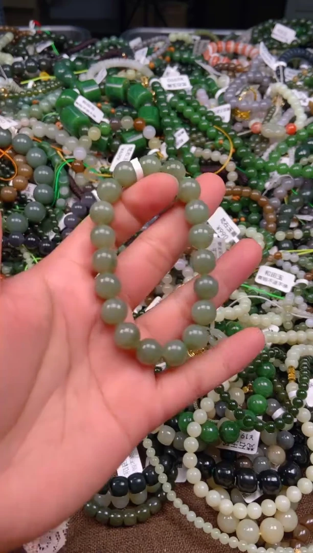 和田玉未镶嵌颈饰1