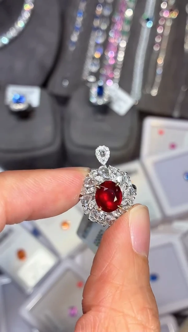 18K金镶嵌戒指红宝石岩*【闪购】2.01ct/同步展会价/无烧鸽血红