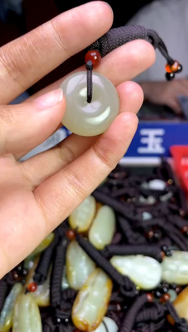 未镶嵌和田玉挂件1
