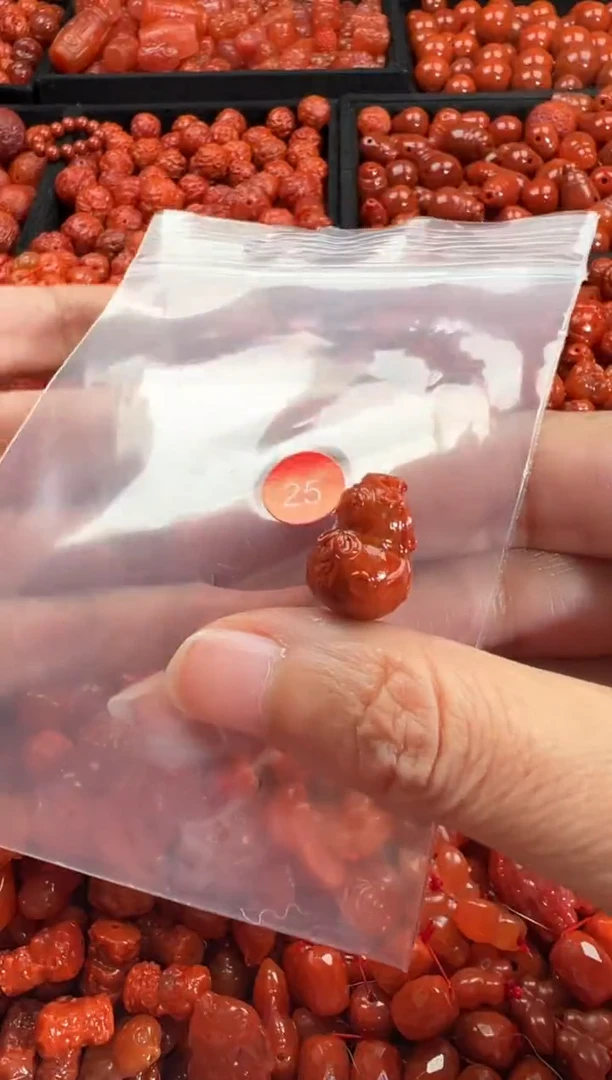 颈饰未镶嵌南红玛瑙1